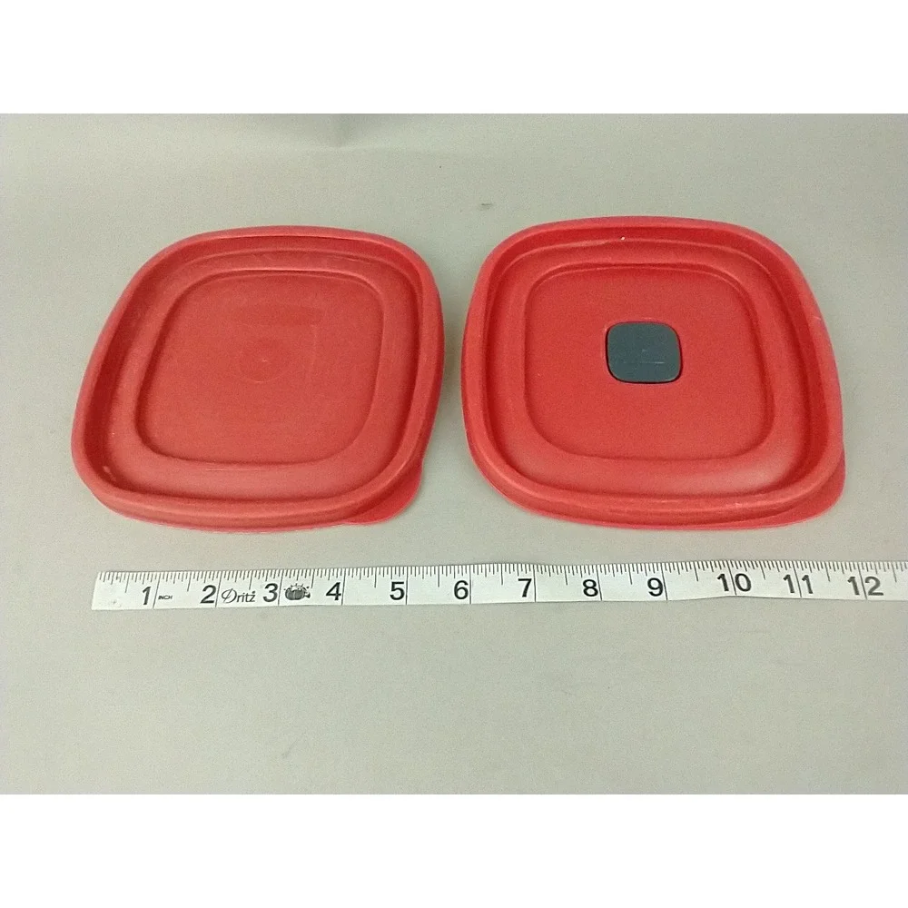 Rubbermaid Easy Find Lids Red Square Replacement Set  7J64 2D85‎ Vented Lid
